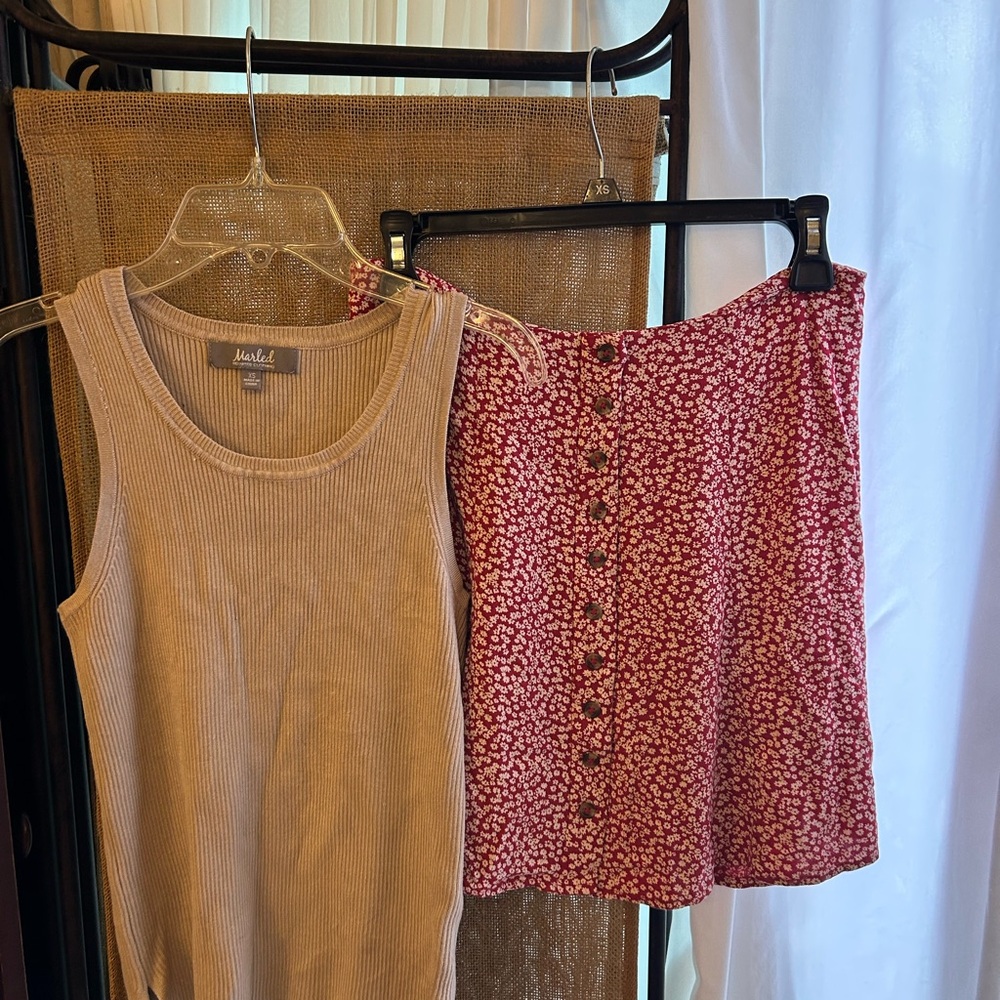 American Eagle Outfitters Red Floral Button-Back Blouse